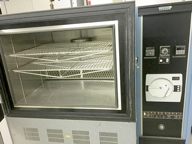 BLUE M Oven, Mopdel 1004-12F-1, range -73 C to 204 C.